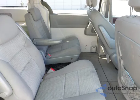 2010 Chrysler Town & Country Touring из США, поврежденный, VIN 2A4RR5D14AR324471